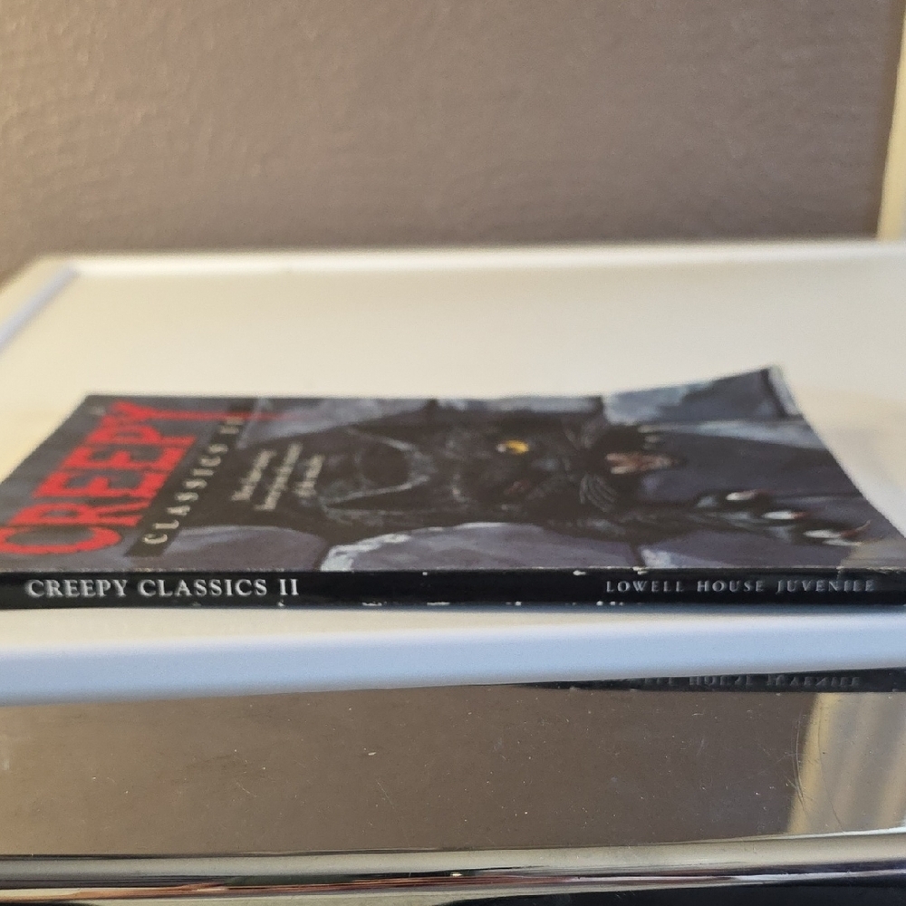 Creepy Classics II Horror Book - Picture 3 of 3